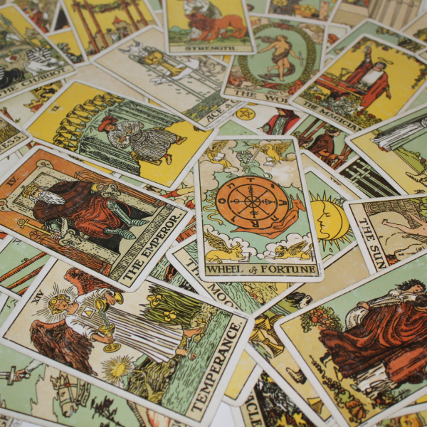 FAQS el tarot es una herramienta para ayudar en el crecimiento de las personas. El tarot, el péndulo son un ejemplo de los servicios que te ofrezco.