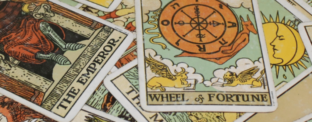 FAQS el tarot es una herramienta para ayudar en el crecimiento de las personas. El tarot, el péndulo son un ejemplo de los servicios que te ofrezco.