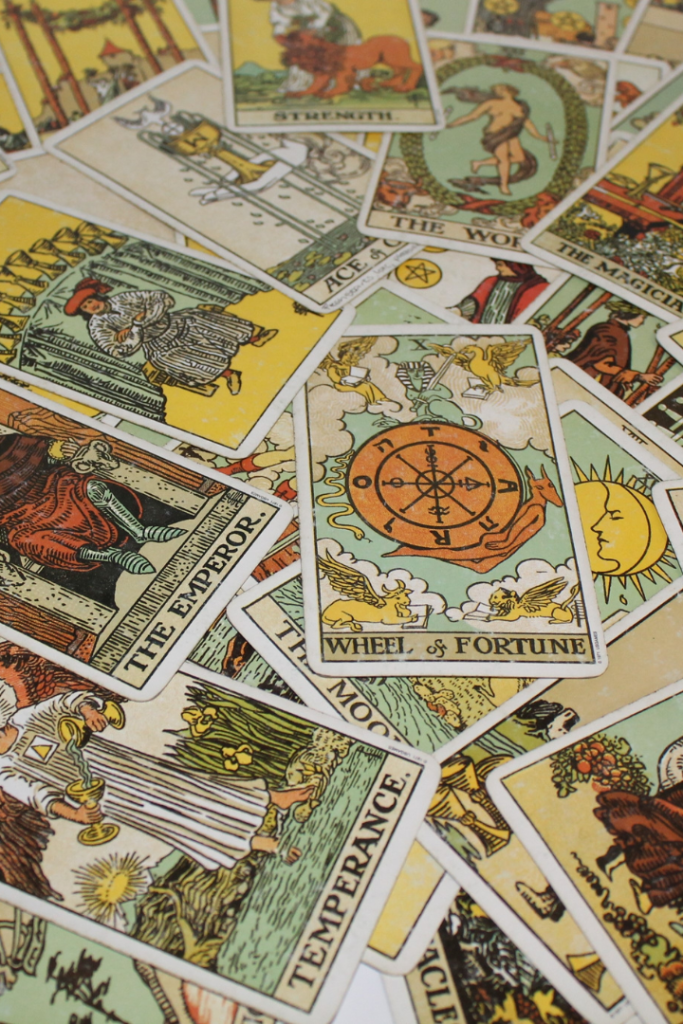 tipos de consultas FAQS el tarot es una herramienta para ayudar en el crecimiento de las personas. El tarot, el péndulo son un ejemplo de los servicios que te ofrezco.